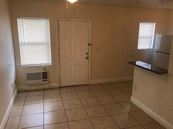 4th image of 1533 NW 1st Pl #9