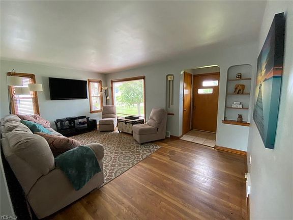 2nd image of 29014 Foxboro St