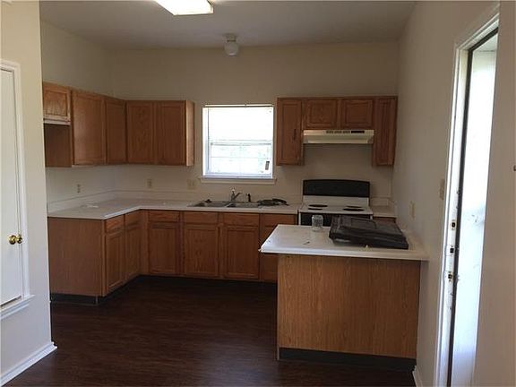 5th image of 137 Bellair Dr