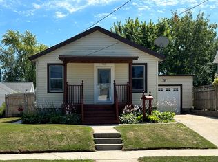 831 Summit St, Manitowoc, WI 54220