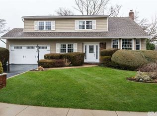 44 Michael F St, Locust Valley, NY 11560