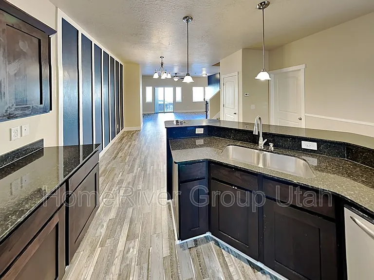 130 W Canley Vale Ln — Photo 3