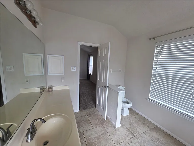 2715 Riverhollow Ln — Photo 31