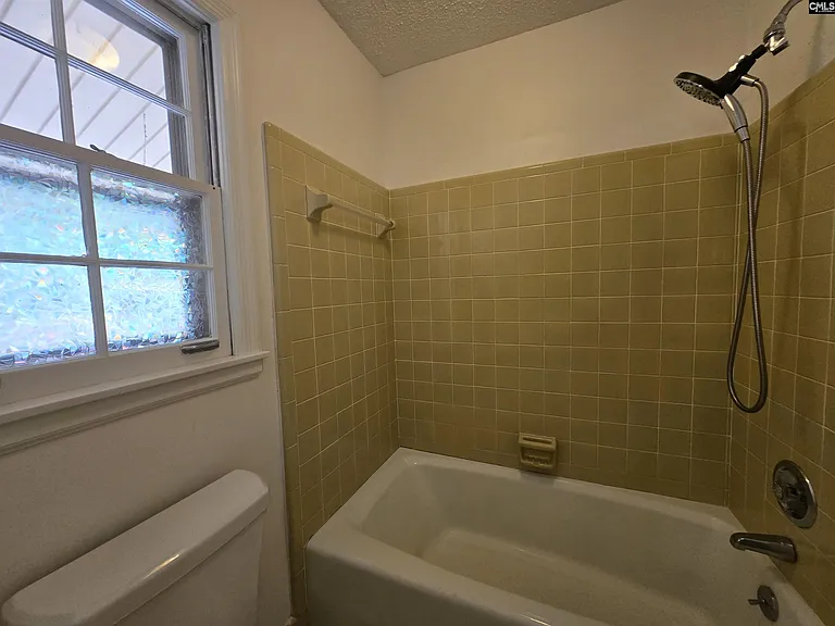 77 Northlake Rd — Photo 35