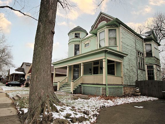 2nd image of 9620 S Hoyne Ave