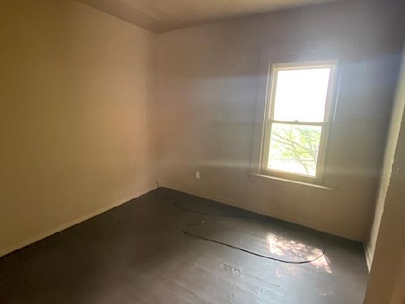 3rd image of 736 New Castle Ave