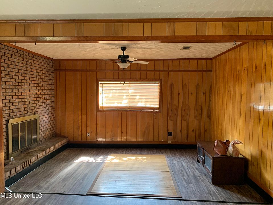 2nd image of 223 Hilliyard Ct