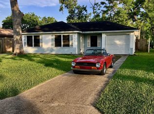 324 Acacia St, Lake Jackson, TX 77566