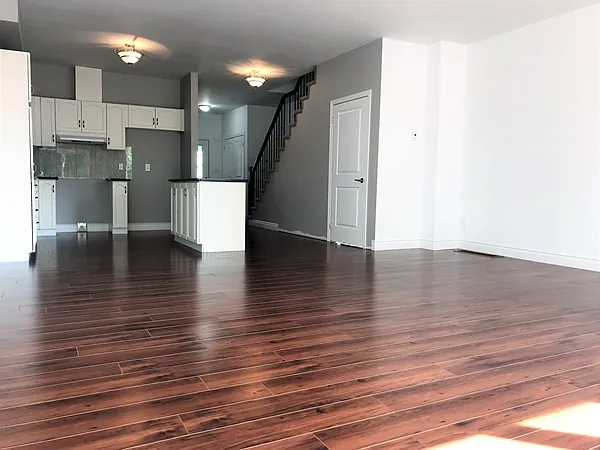 11A Dufferin St #UPPER — Photo 2