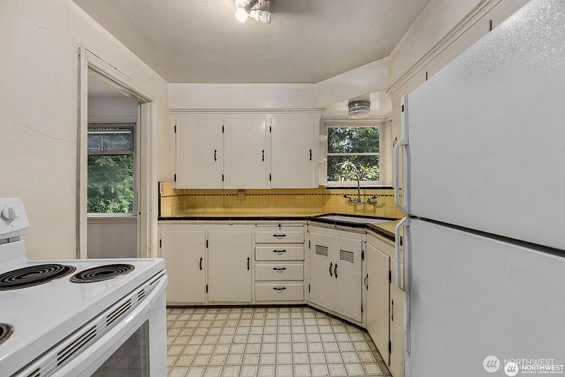 4th image of 9525 7th Avenue NW