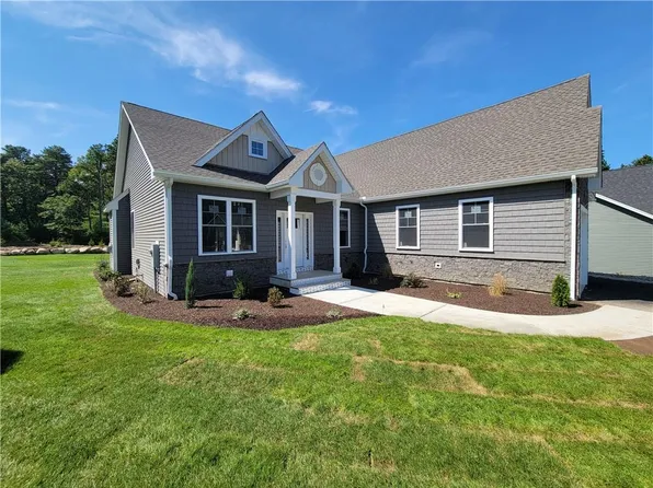 16 Sunset Lake Cir, Coventry, RI 02816