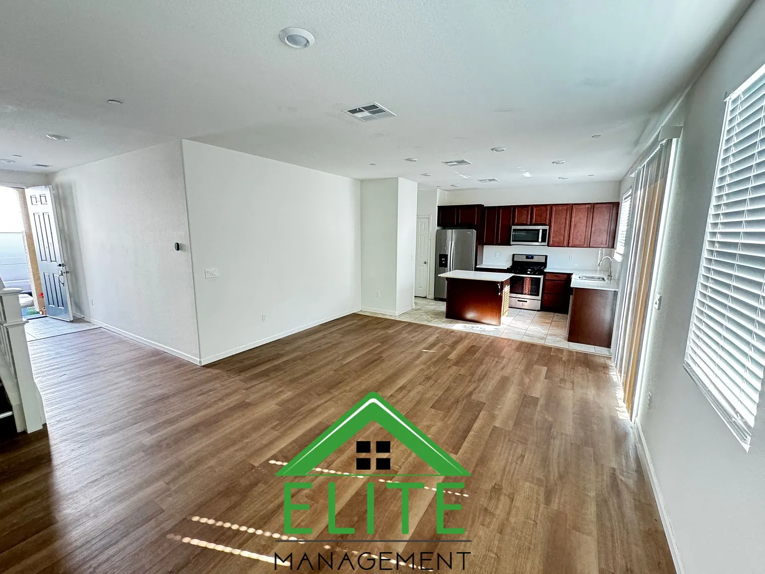 3 bed, 2.5 bath, 1580 sqft, $2,595 — Photo 2