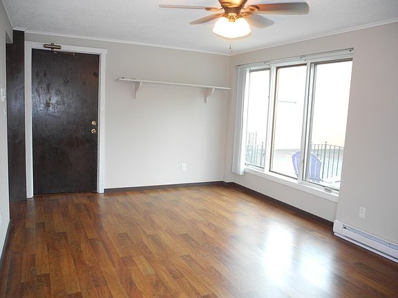 3rd image of 3886 Delaware Ave