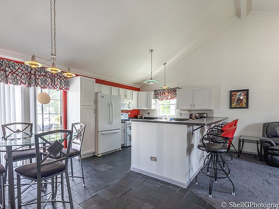 5th image of 912 Sudbury Dr