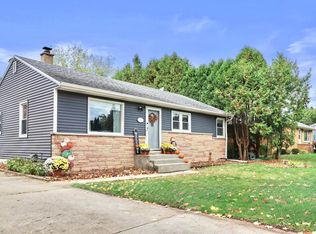 1627 S 170th St, New Berlin, WI 53151