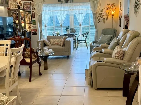 9181 Sunrise Lakes Blvd APT 312, Sunrise, FL 33322