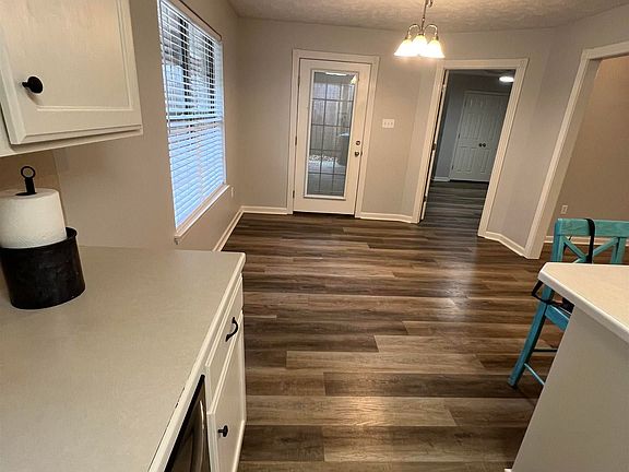 5th image of 19 Sunbelt Ct