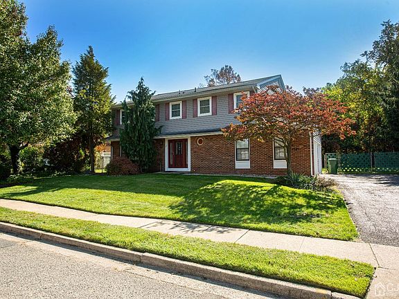 3rd image of 67 Zaleski Dr
