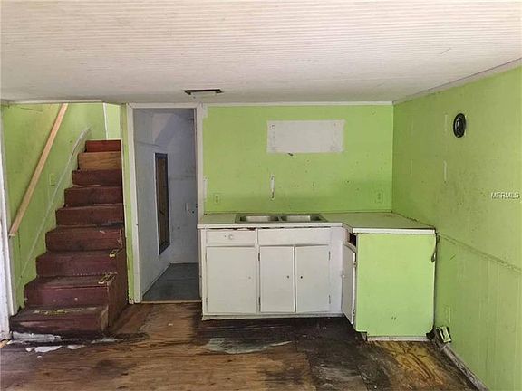 3rd image of 7902 N Mulberry St