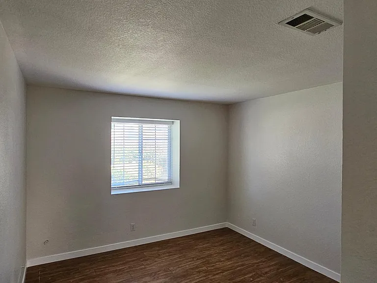 424 E Avenue J11 — Photo 25