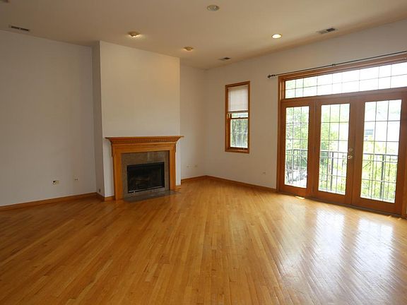 4th image of 2539 N Southport Ave #2FNM
