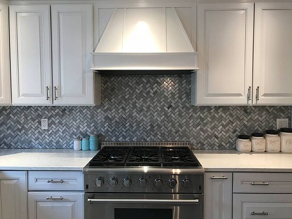 3rd image of 22 Dunhill Ln