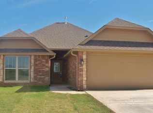 914 SW 81st St, Lawton, OK 73505