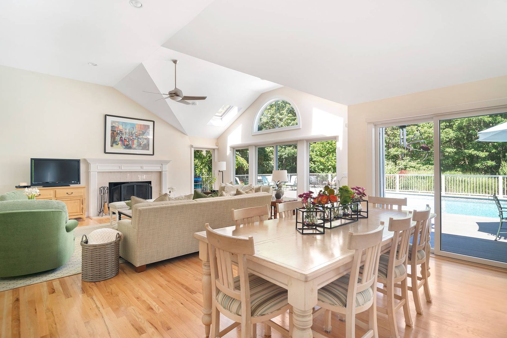  Spacious Dining Area