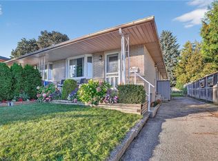 14 Carnaby Cres, Kitchener, ON N2A1M7