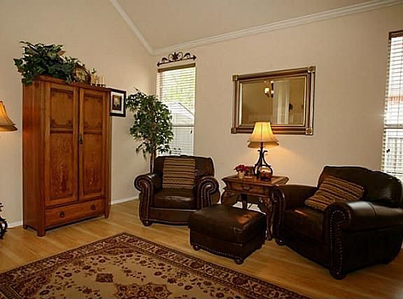 4th image of 1311 Edgemont Dr