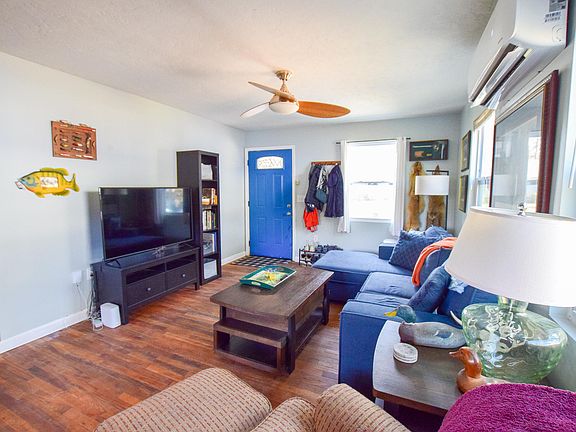 4th image of 422 Palm Dr S
