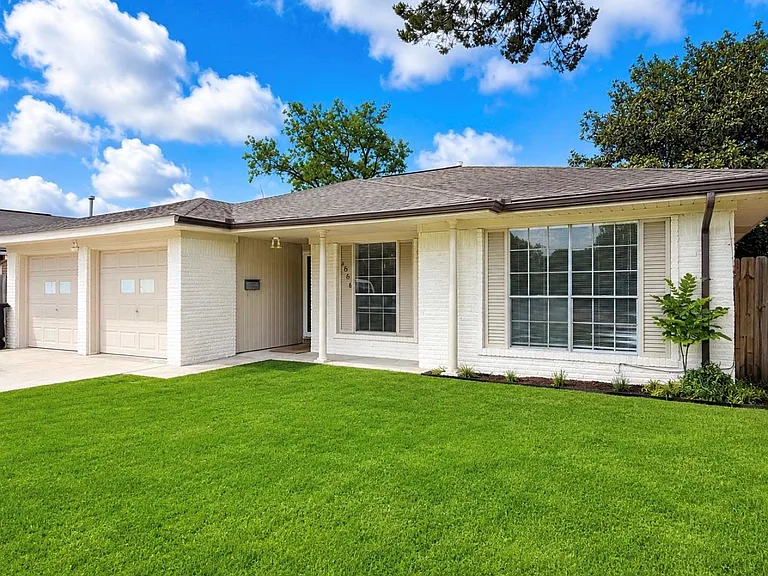 4006 Dalmatian Dr — Photo 1