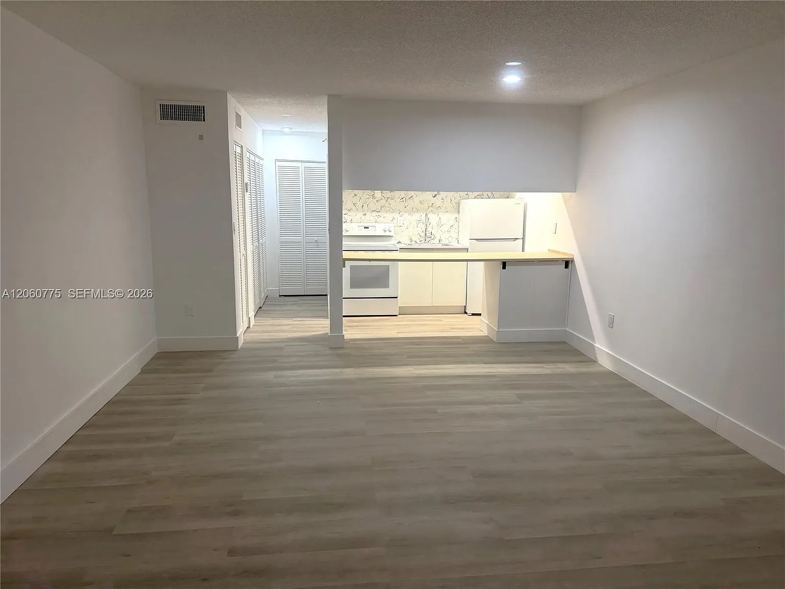 New World Condo Apts Iii — Photo 4