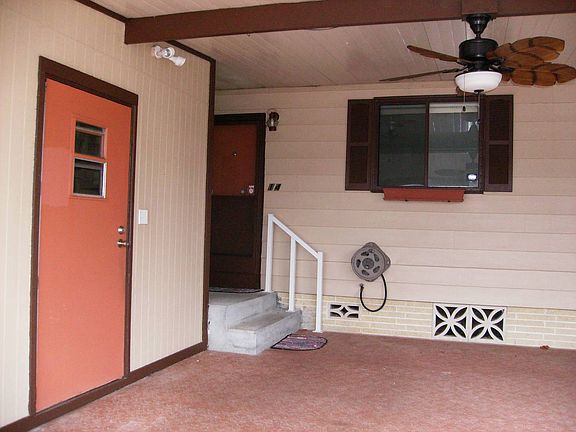 4th image of 2020 Oriole Ln