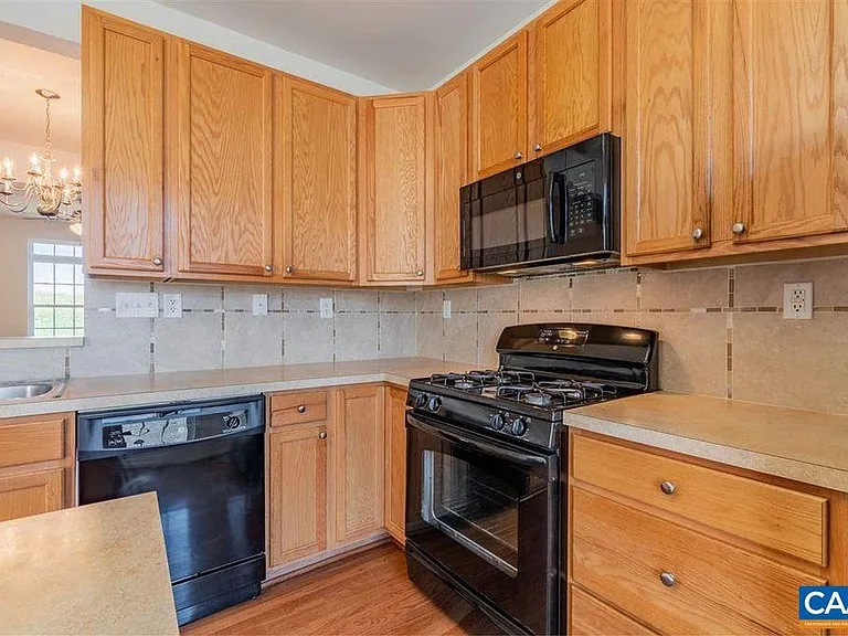2138 Lockwood Dr — Photo 8