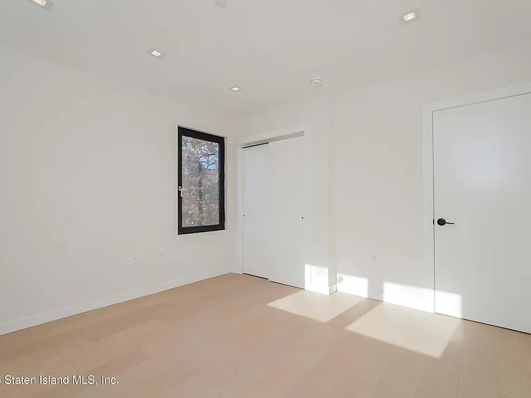 19-23 Foster Rd — Photo 7