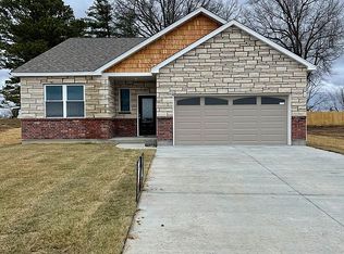 100 Stonegate Ave, Linn, MO 65051