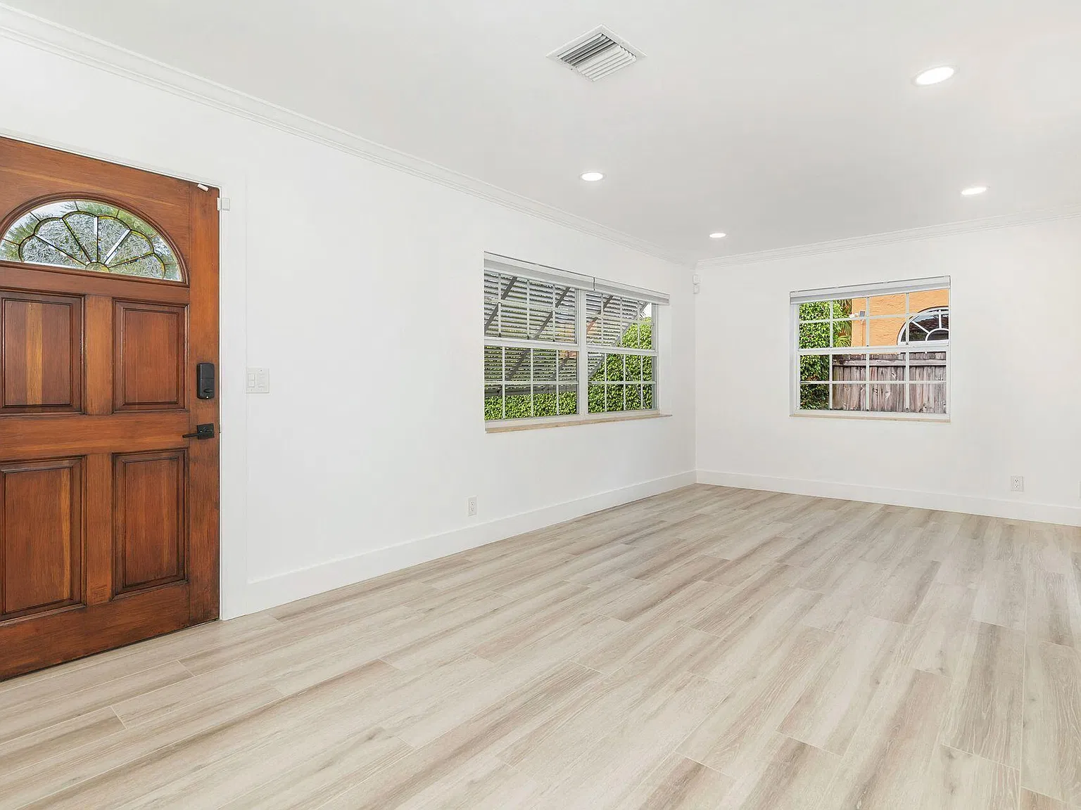 3 bed, 2.0 bath, 1351 sqft, $6,950 — Photo 4