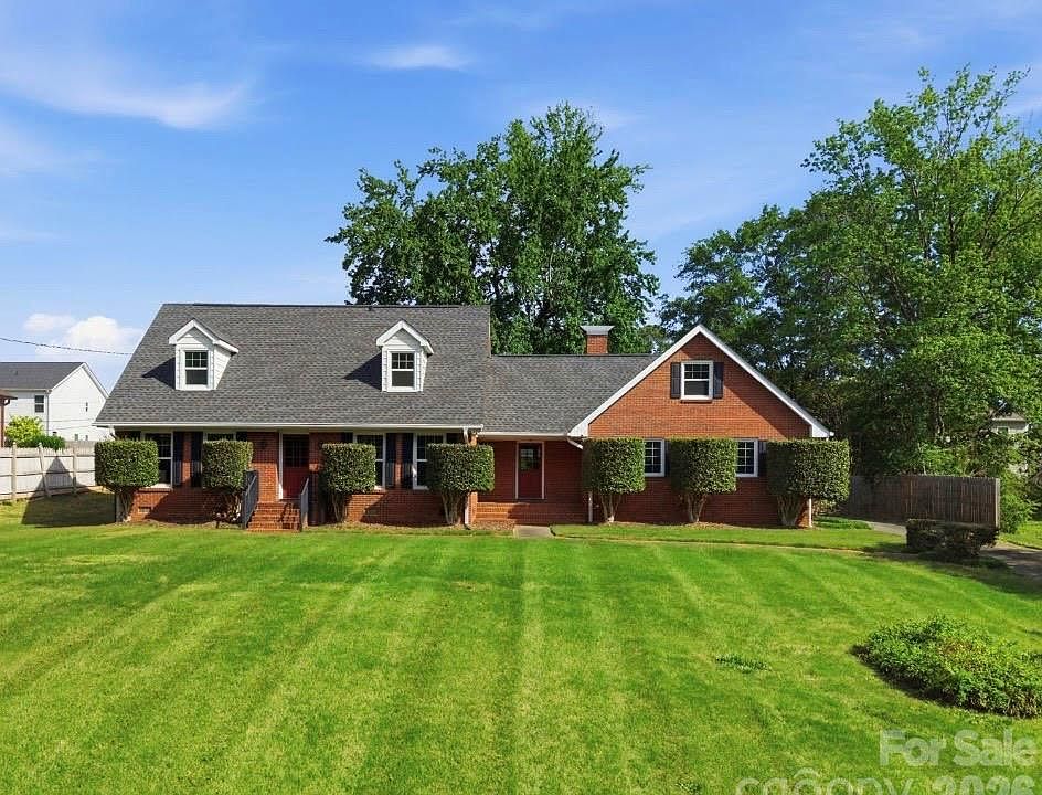 1st image of 21 Bowen Dr
