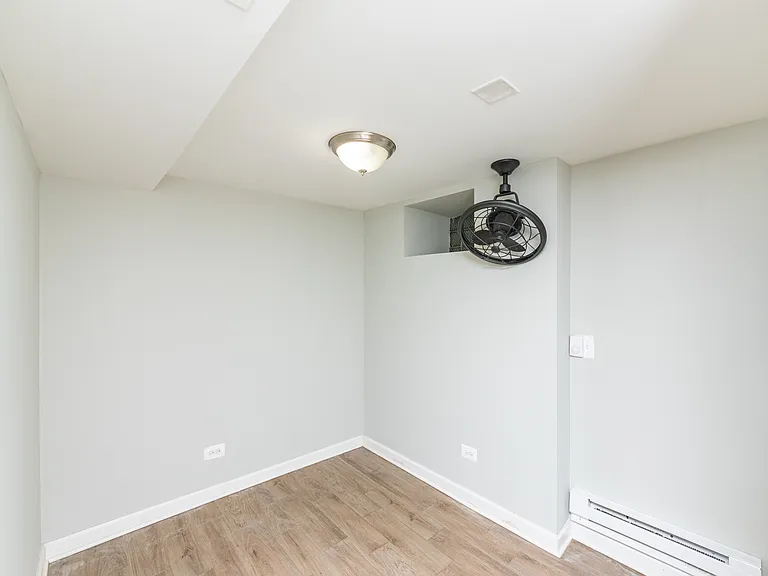 1431 W Flournoy St #G — Photo 8