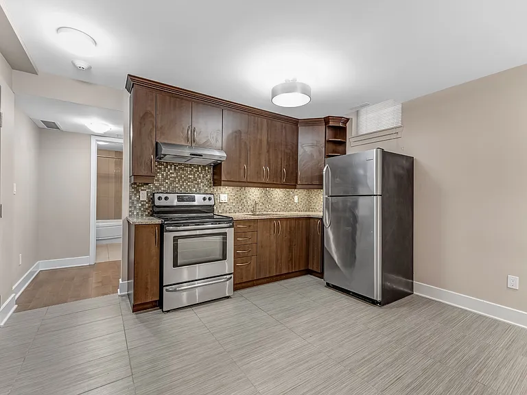 355 Gilmour St #2 — Photo 2
