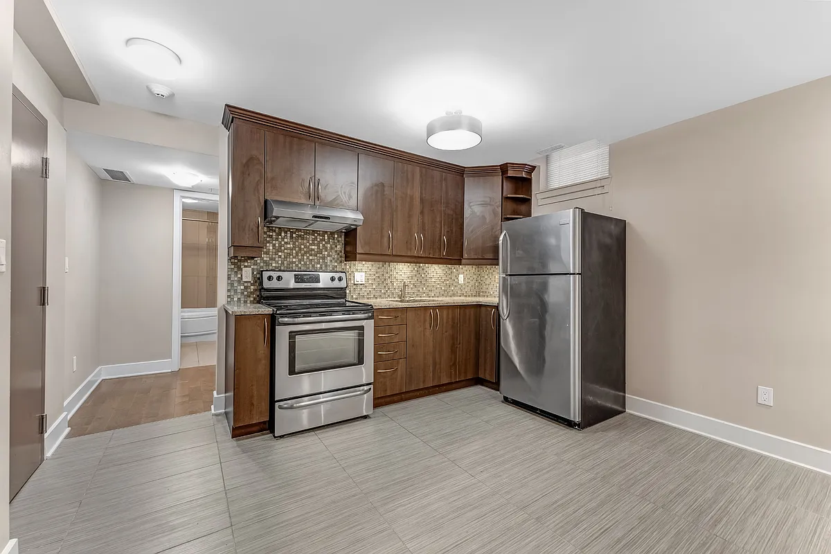Building Photo - 355 Gilmour St #2