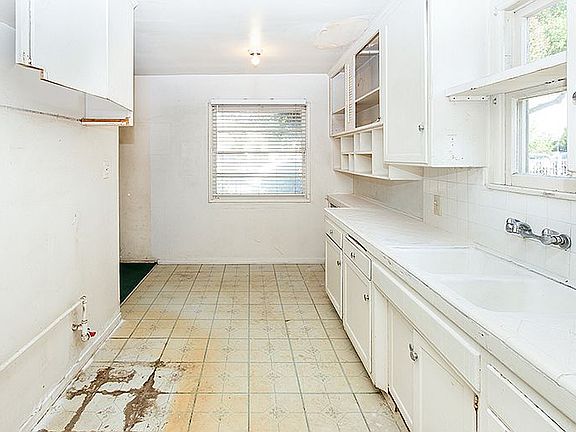 4th image of 18540 Bryant St