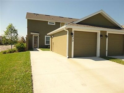 ONE CAR GARAGE WITH CAR PAD : LARGE LOT WITH PLENTY OF PARKING SPACE