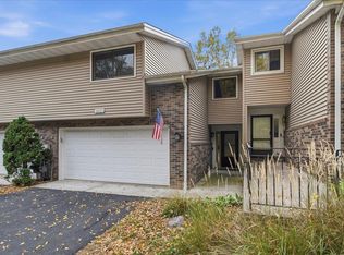 18321 Creeks Bend Dr, Minnetonka, MN 55345