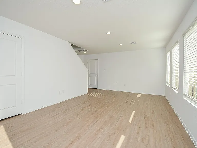 26811 Urraca Dr — Photo 4