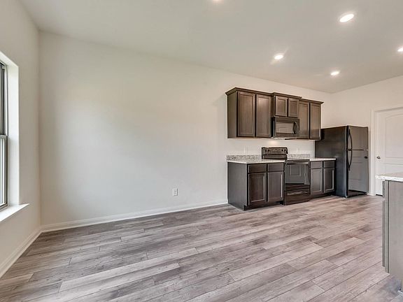 4th image of 2104 Belmont Ln