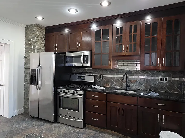 915 S Wood Ave #1 — Photo 1