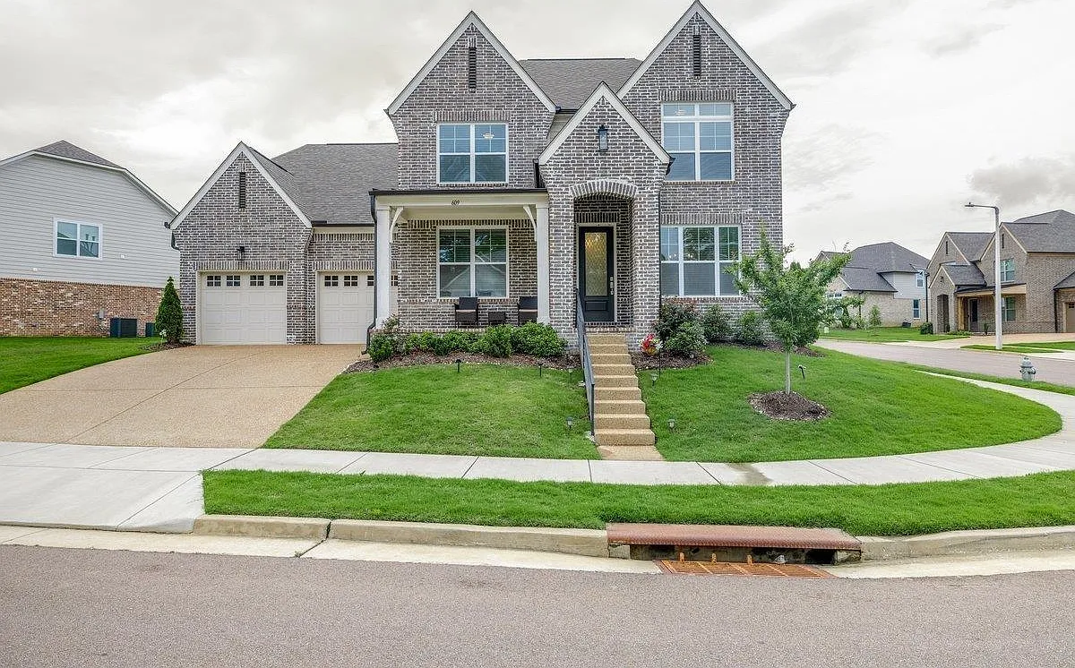 4 bed, 3.0 bath, 3280 sqft, $3,250 — Photo 1