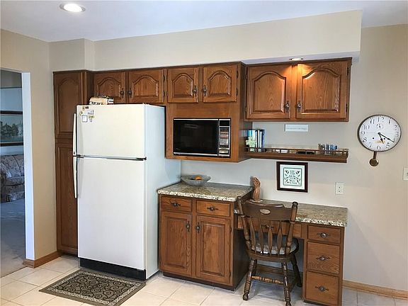5th image of 4609 Basswood Dr